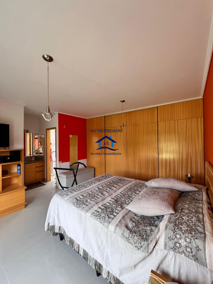 Casa en venta en barrio cerrado La ARBOLADA HOLLYWOOD 