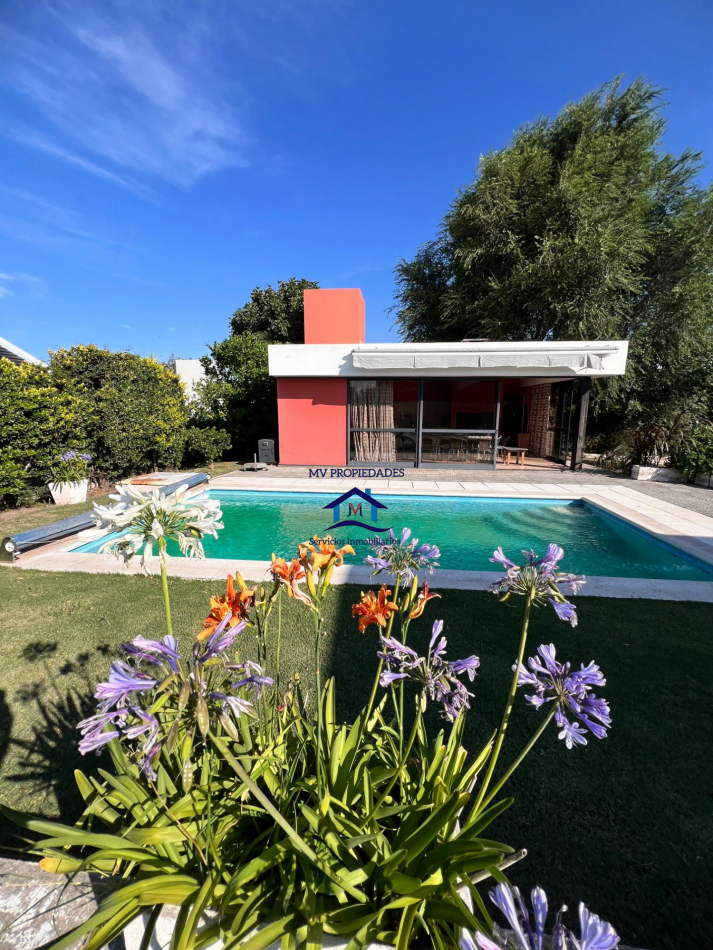 Casa en venta en barrio cerrado La ARBOLADA HOLLYWOOD 