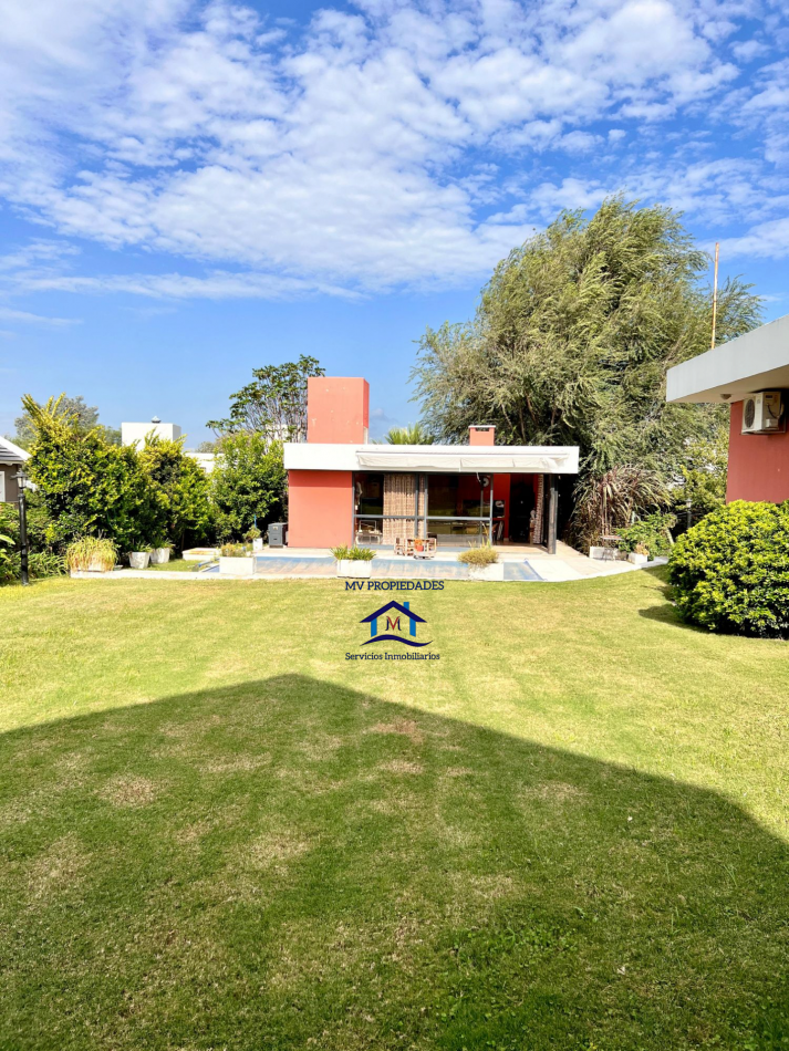 Casa en venta en barrio cerrado La ARBOLADA HOLLYWOOD 