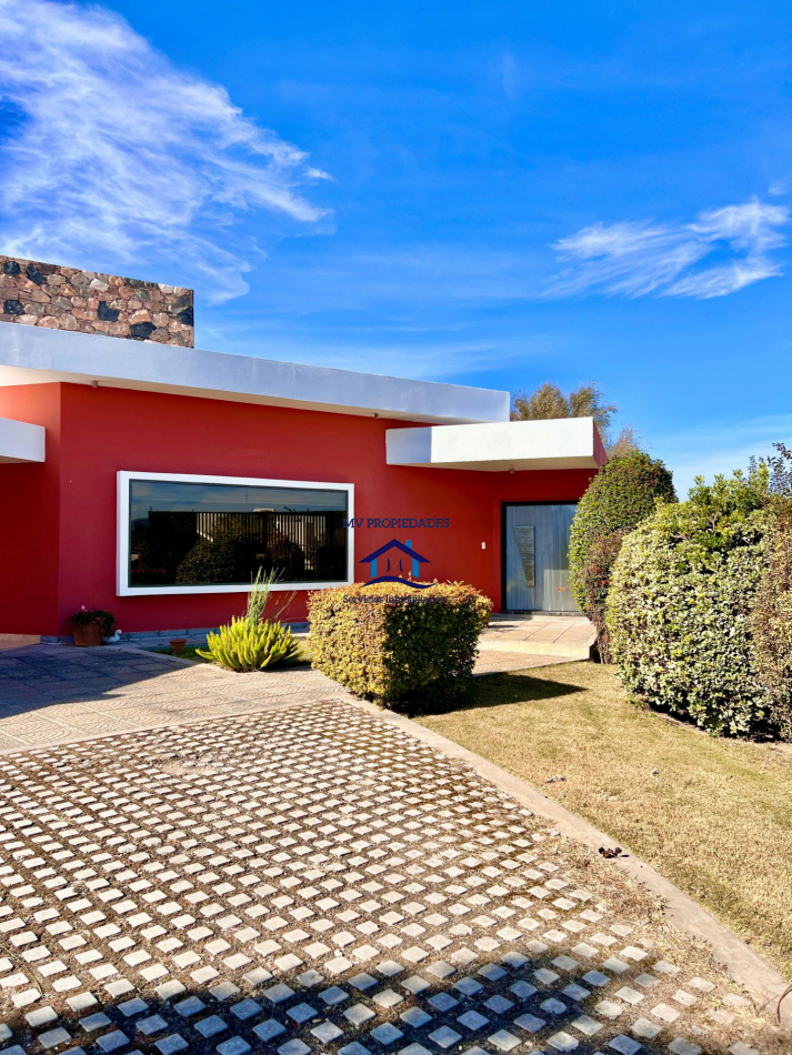 Casa en venta en barrio cerrado La ARBOLADA HOLLYWOOD 
