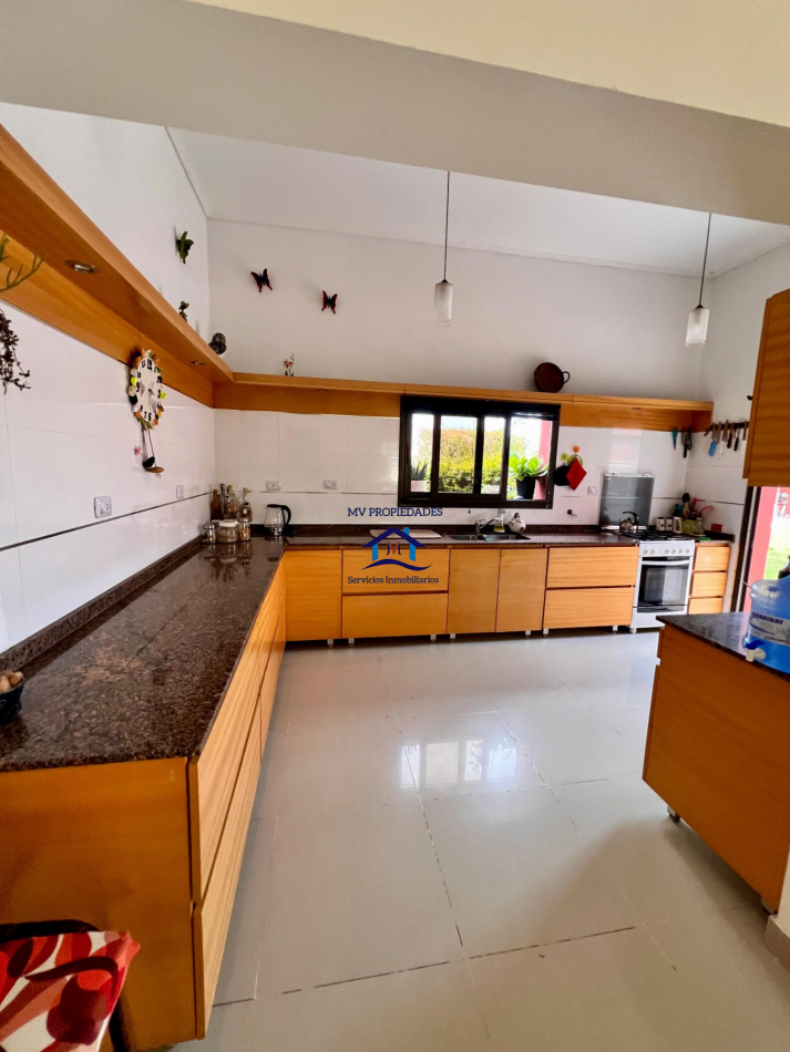 Casa en venta en barrio cerrado La ARBOLADA HOLLYWOOD 