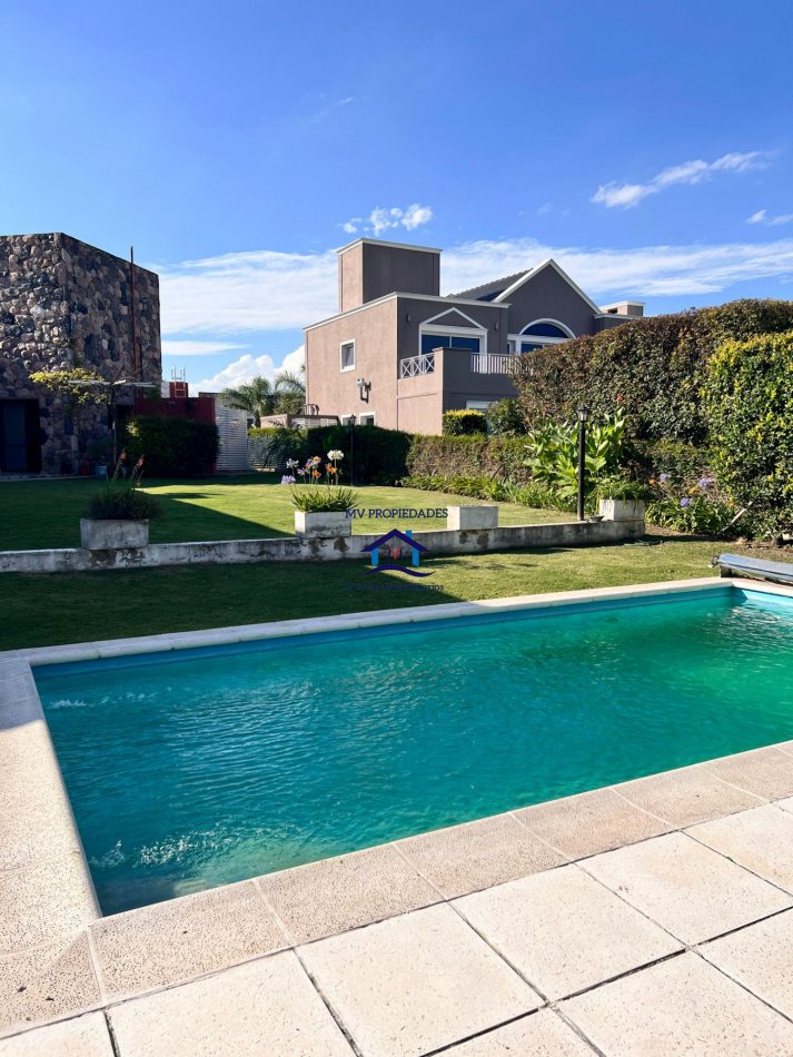 Casa en venta en barrio cerrado La ARBOLADA HOLLYWOOD 