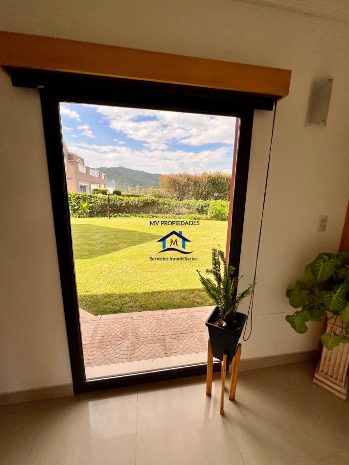 Casa en venta en barrio cerrado La ARBOLADA HOLLYWOOD 