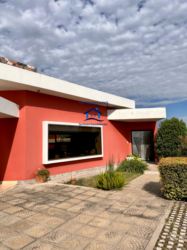 Casa en venta en barrio cerrado La ARBOLADA HOLLYWOOD 