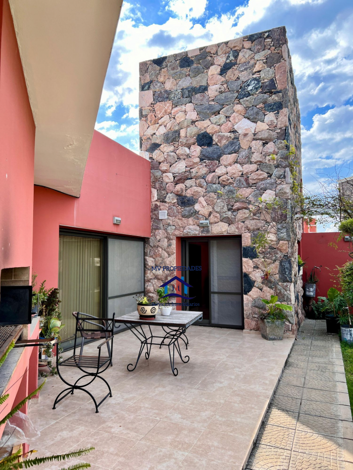Casa en venta en barrio cerrado La ARBOLADA HOLLYWOOD 
