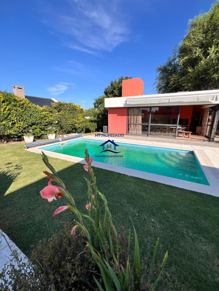 Casa en venta en barrio cerrado La ARBOLADA HOLLYWOOD 