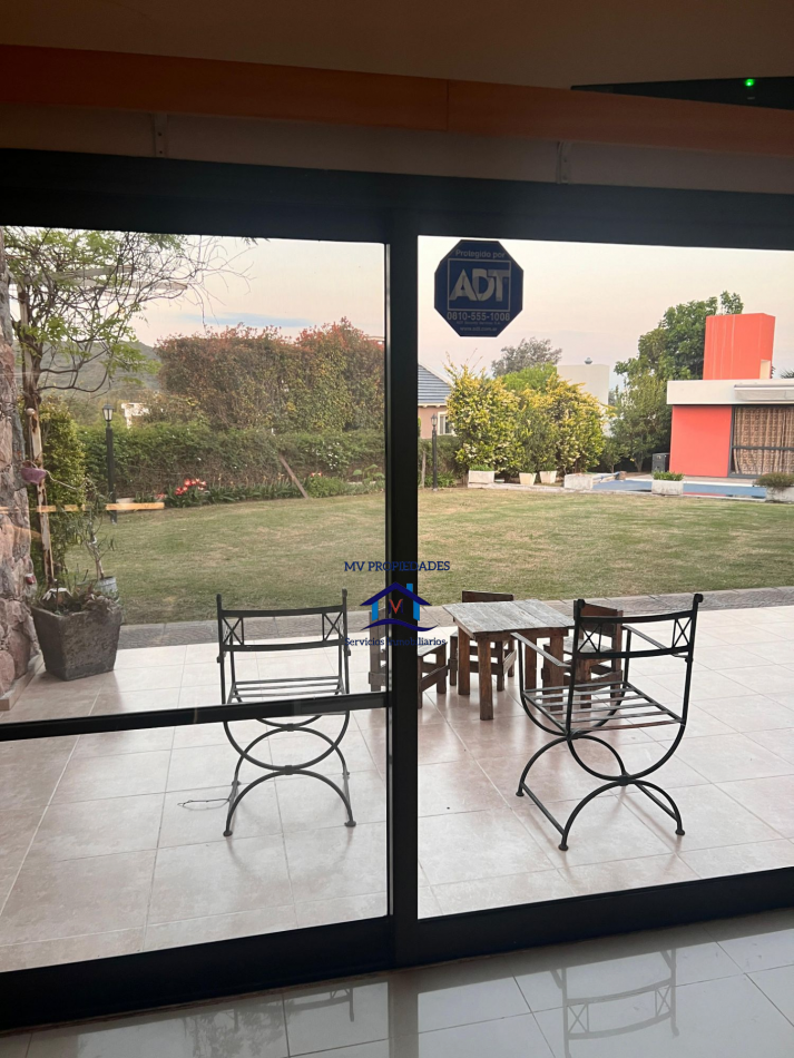 Casa en venta en barrio cerrado La ARBOLADA HOLLYWOOD 
