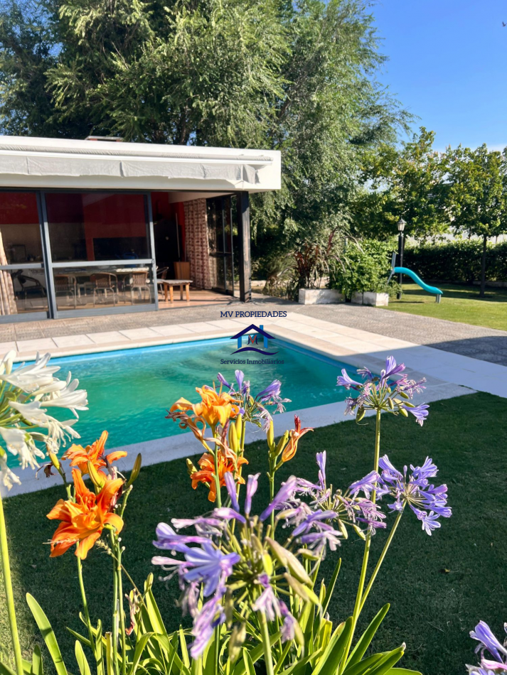 Casa en venta en barrio cerrado La ARBOLADA HOLLYWOOD 