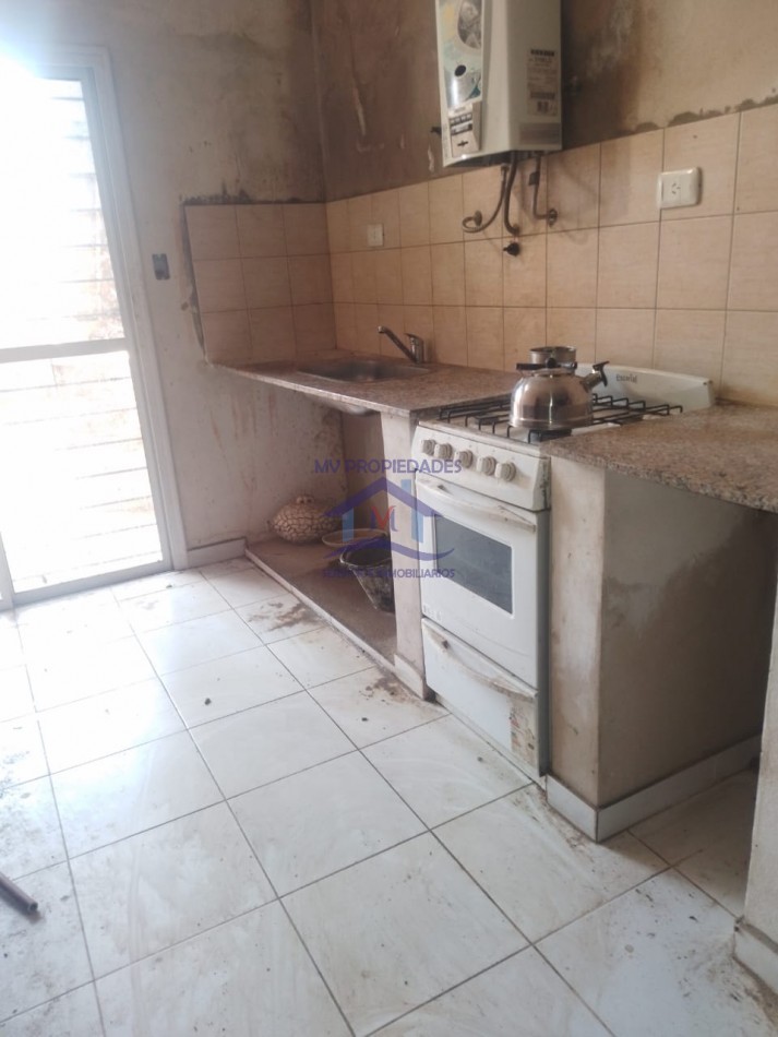 Casa grande en venta a refaccionar con escritura en Barrio Altamira 
