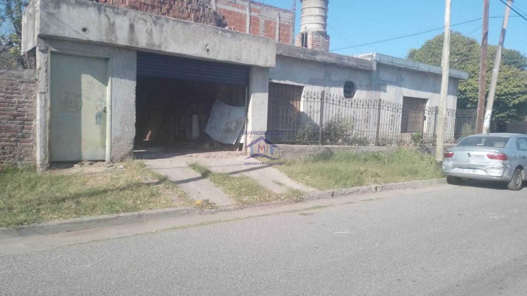 Casa grande en venta a refaccionar con escritura en Barrio Altamira 