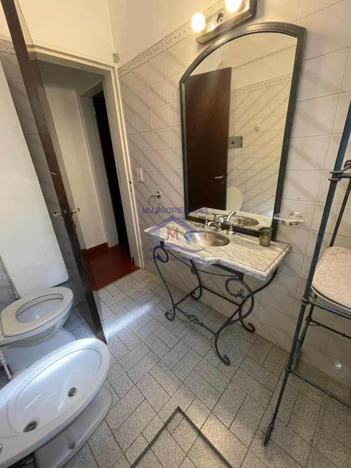 Casa mas Departamento en venta en Carlos Paz  4 dormitorios con piscina y jardin 