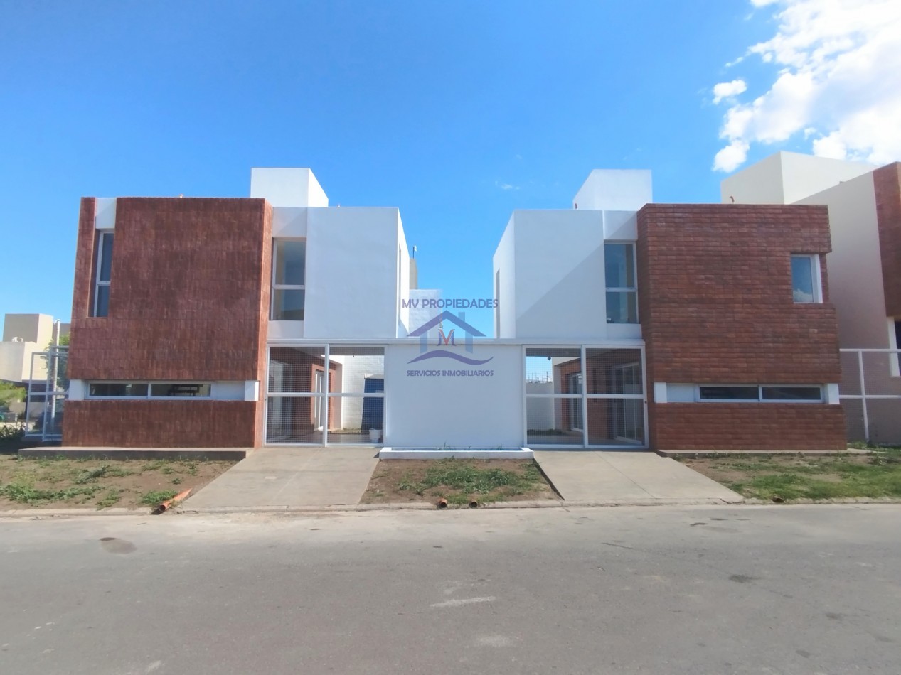 Duplex a estrenar en venta en Lomas de Manantiales 