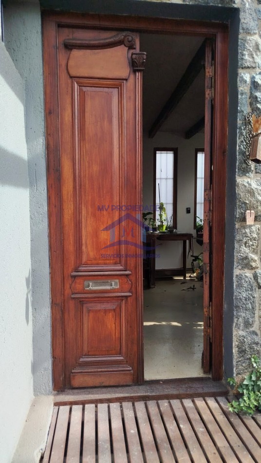CASA grande en VENTA de 2/3 dormitorios en el Diquecito barrio de la calera Cordoba jardin y pileta 