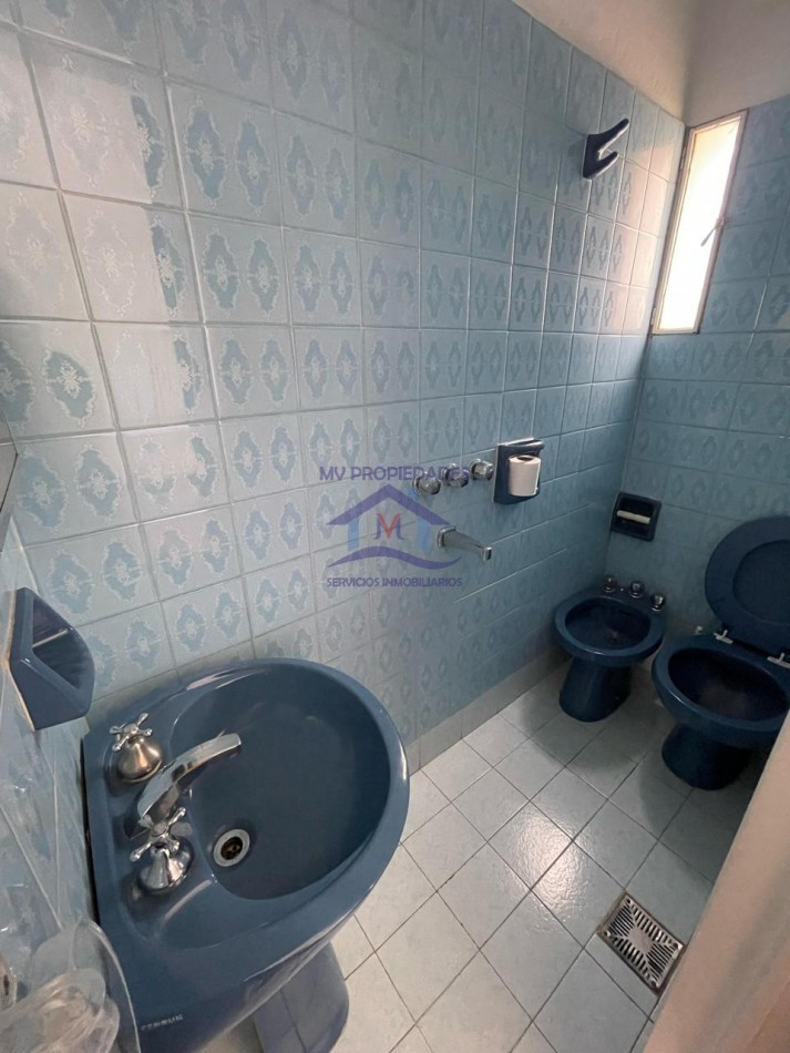Casa mas Departamento en venta en Carlos Paz  4 dormitorios con piscina y jardin 