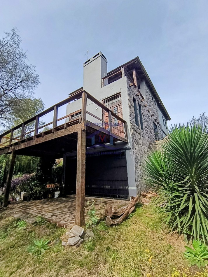 CASA grande en VENTA de 2/3 dormitorios en el Diquecito barrio de la calera Cordoba jardin y pileta 