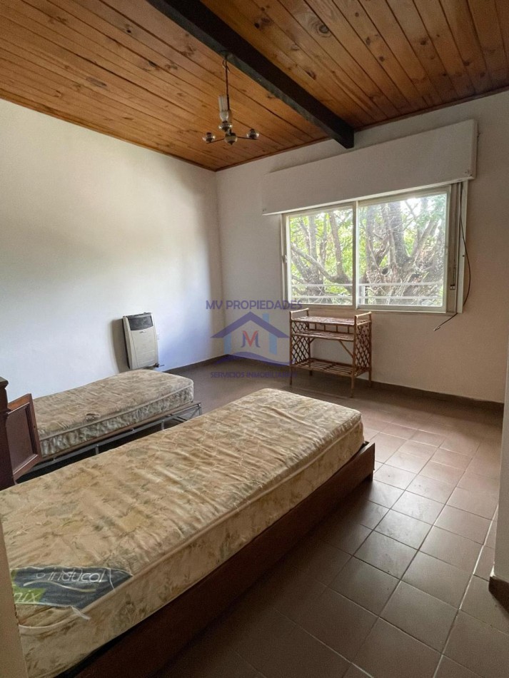 Casa mas Departamento en venta en Carlos Paz  4 dormitorios con piscina y jardin 