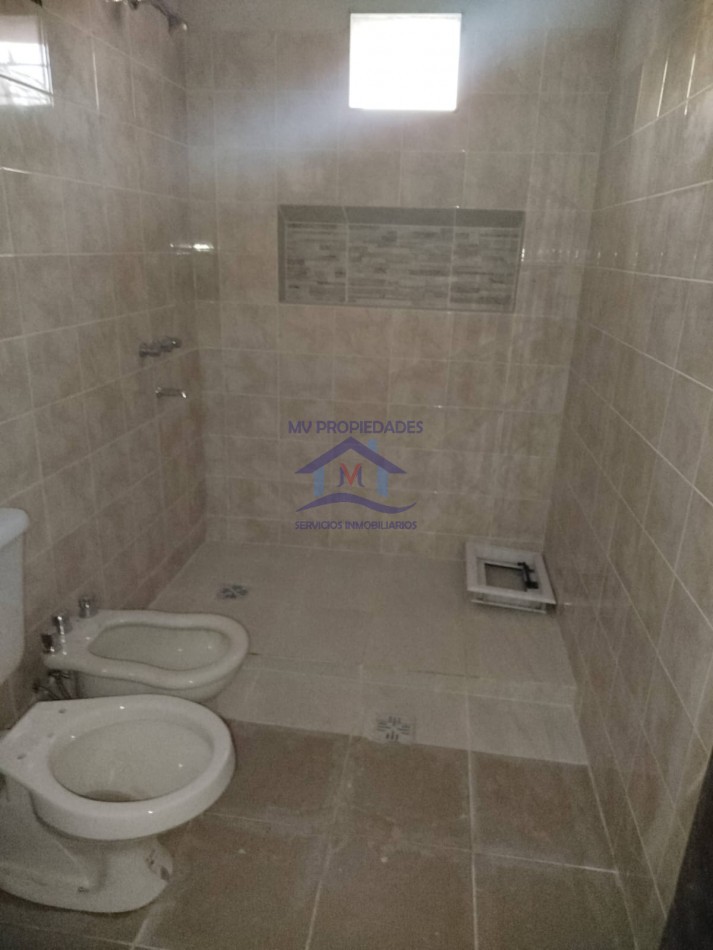 Casa grande en venta a refaccionar con escritura en Barrio Altamira 