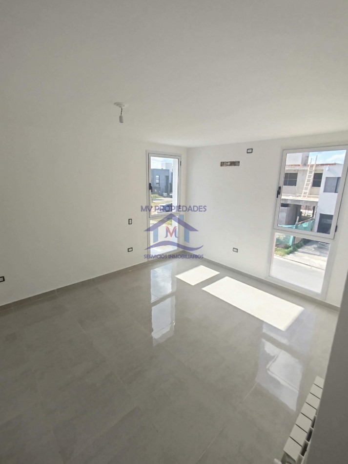Duplex a estrenar en venta en Lomas de Manantiales 