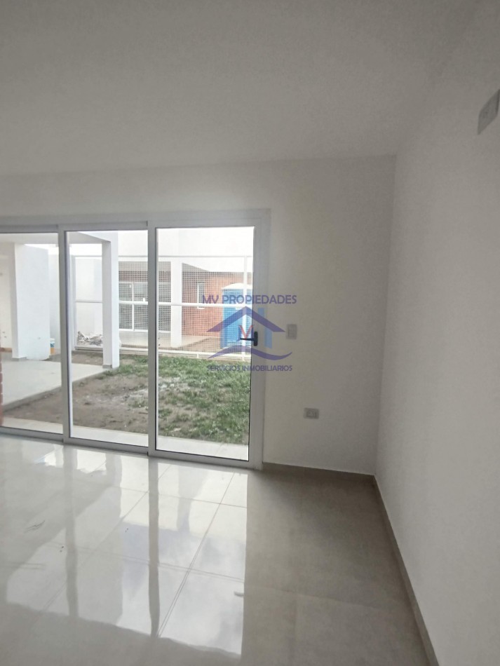 Duplex a estrenar en venta en Lomas de Manantiales 