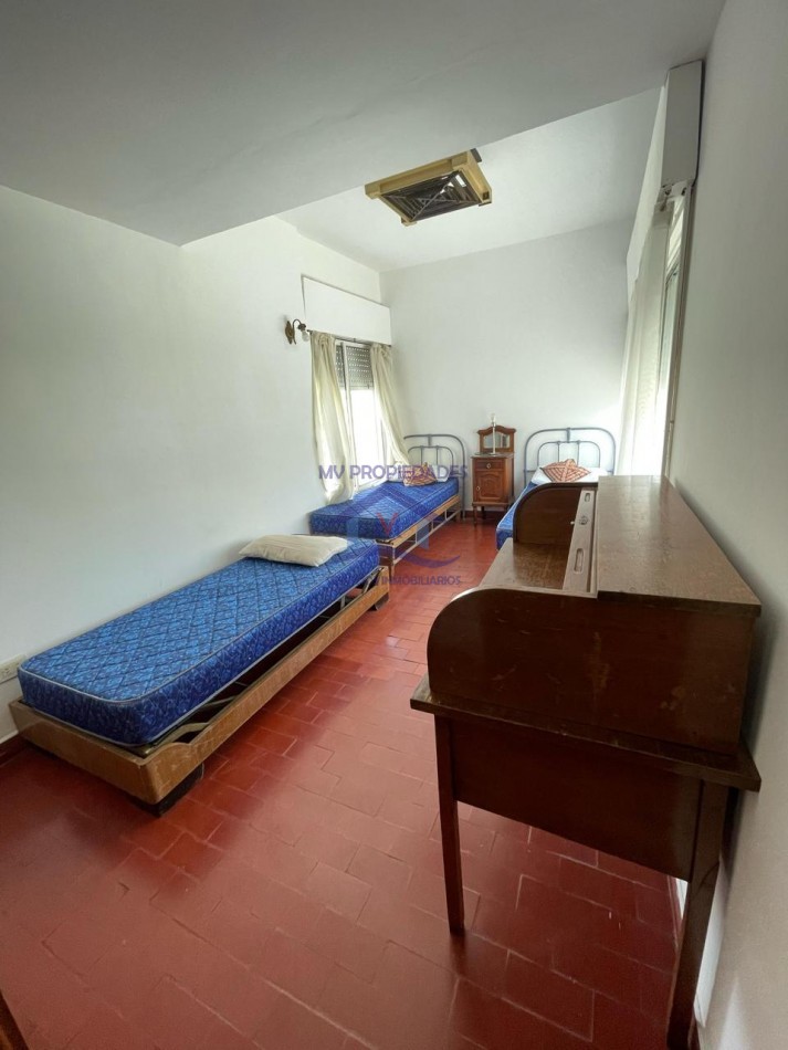 Casa mas Departamento en venta en Carlos Paz  4 dormitorios con piscina y jardin 