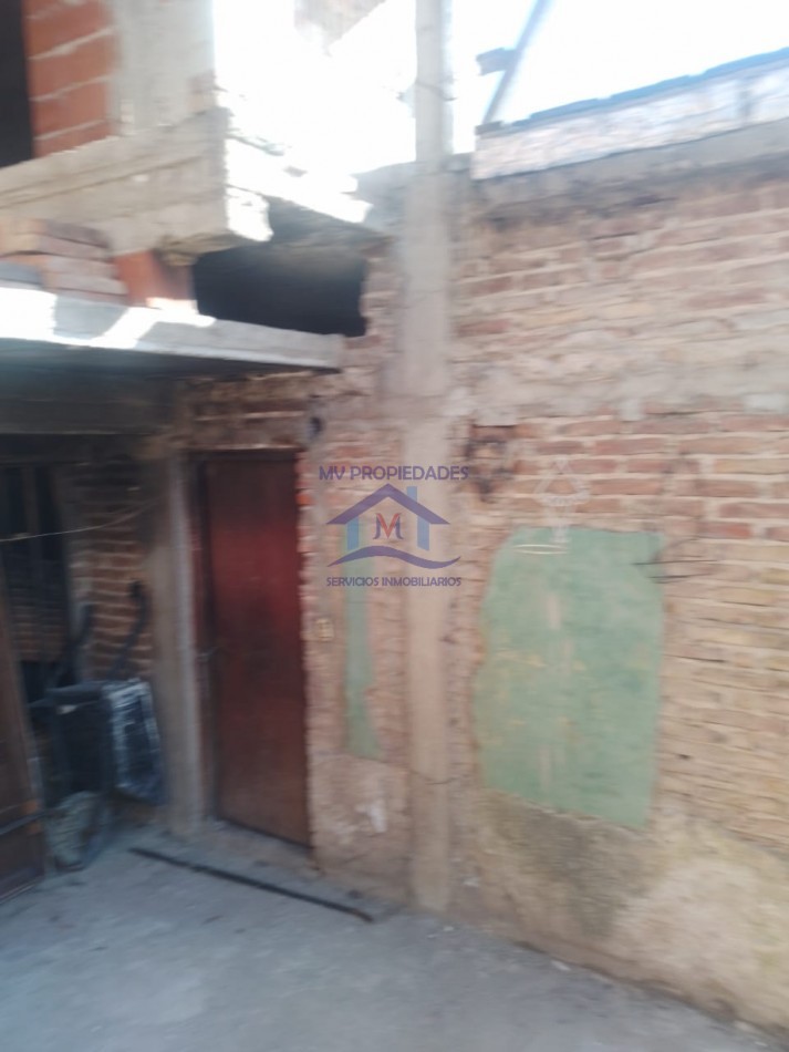 Casa grande en venta a refaccionar con escritura en Barrio Altamira 