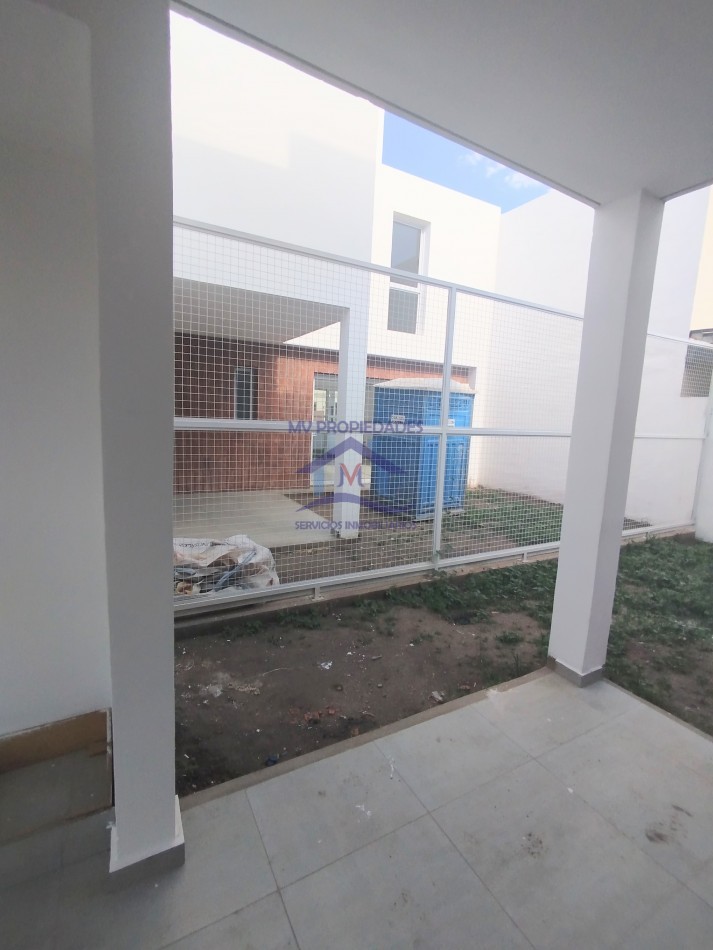 Duplex a estrenar en venta en Lomas de Manantiales 
