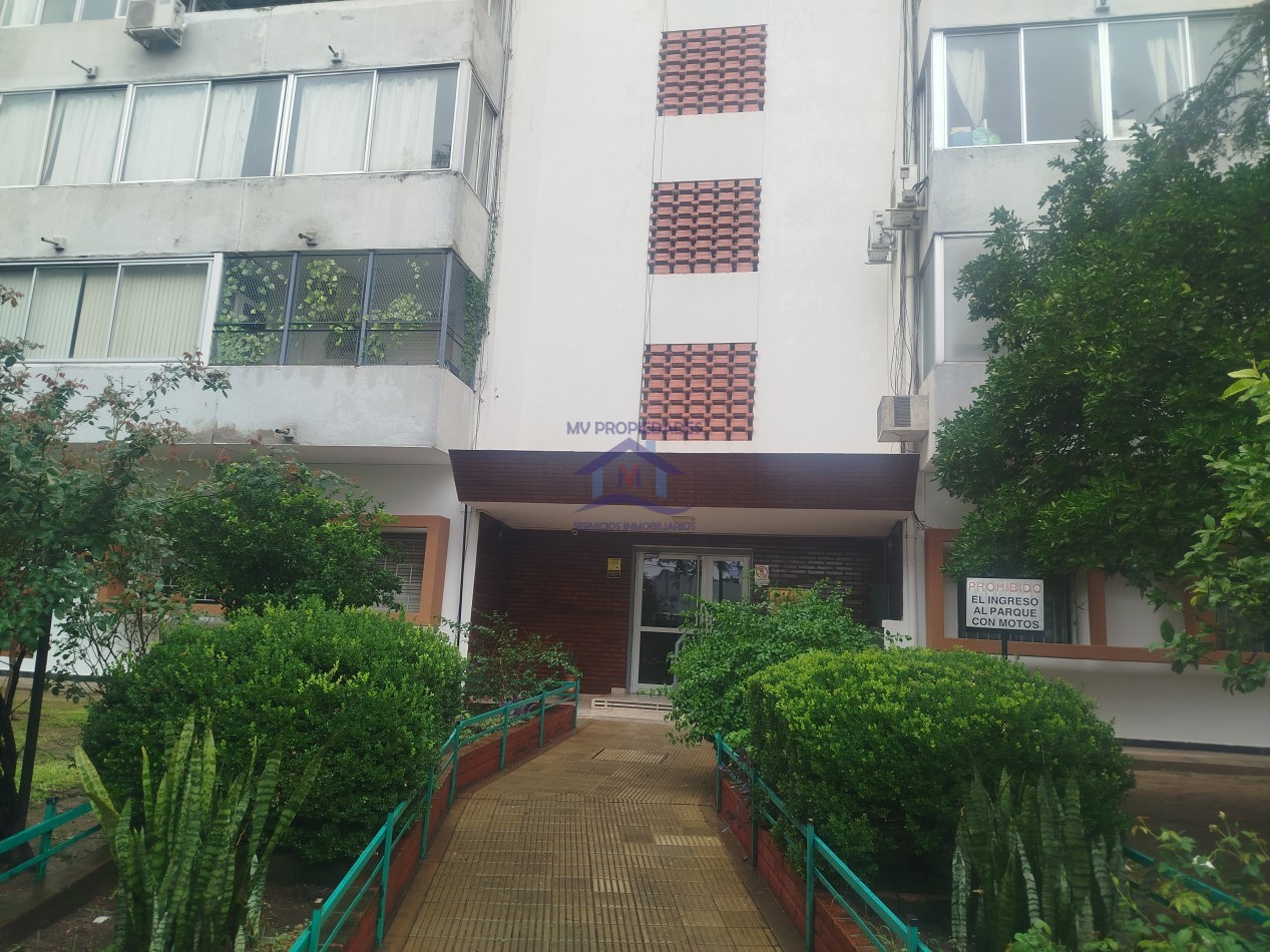 Departamento de 2 dormitorios en venta complejo cerrado
