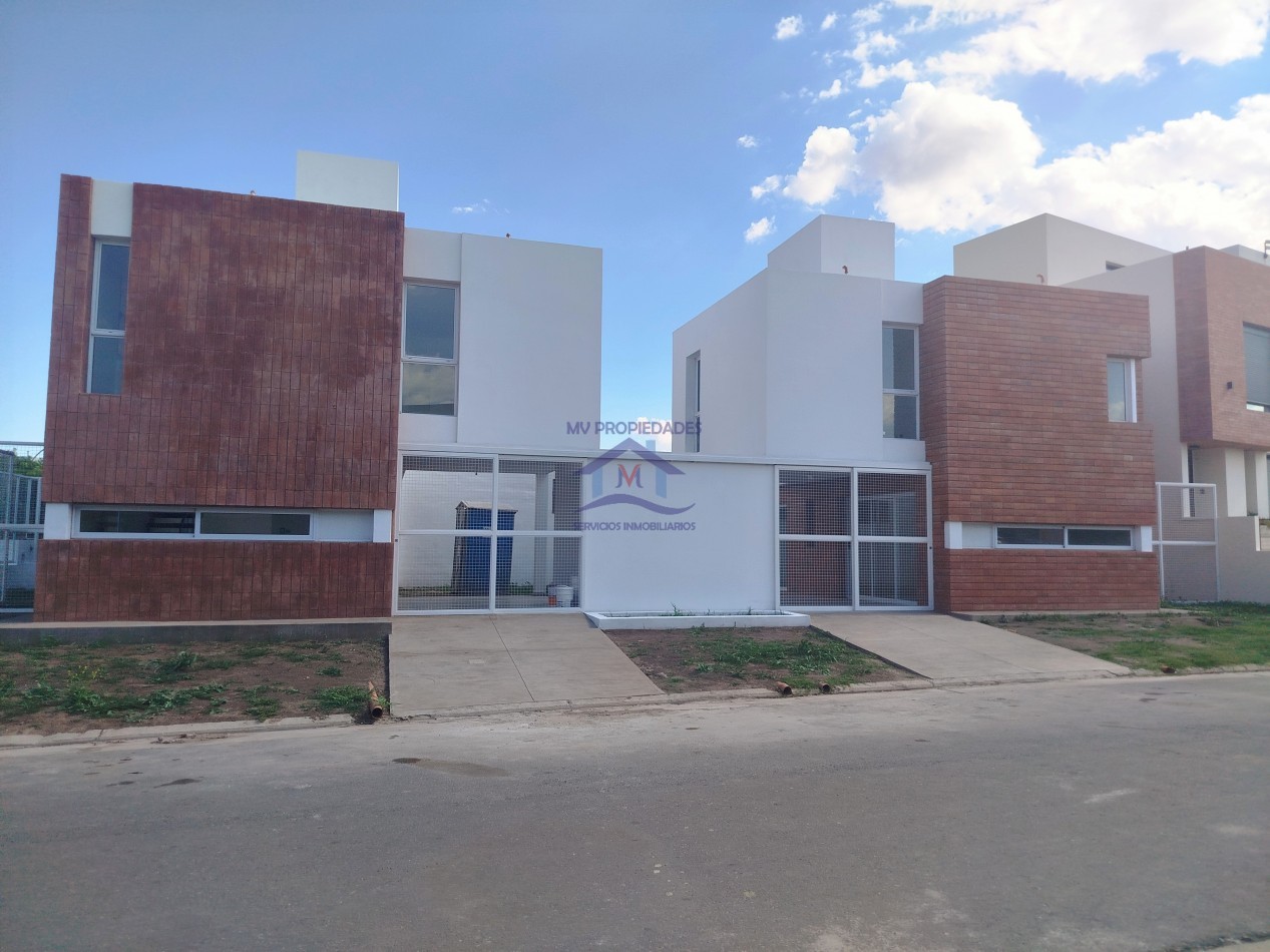 Duplex a estrenar en venta en Lomas de Manantiales 