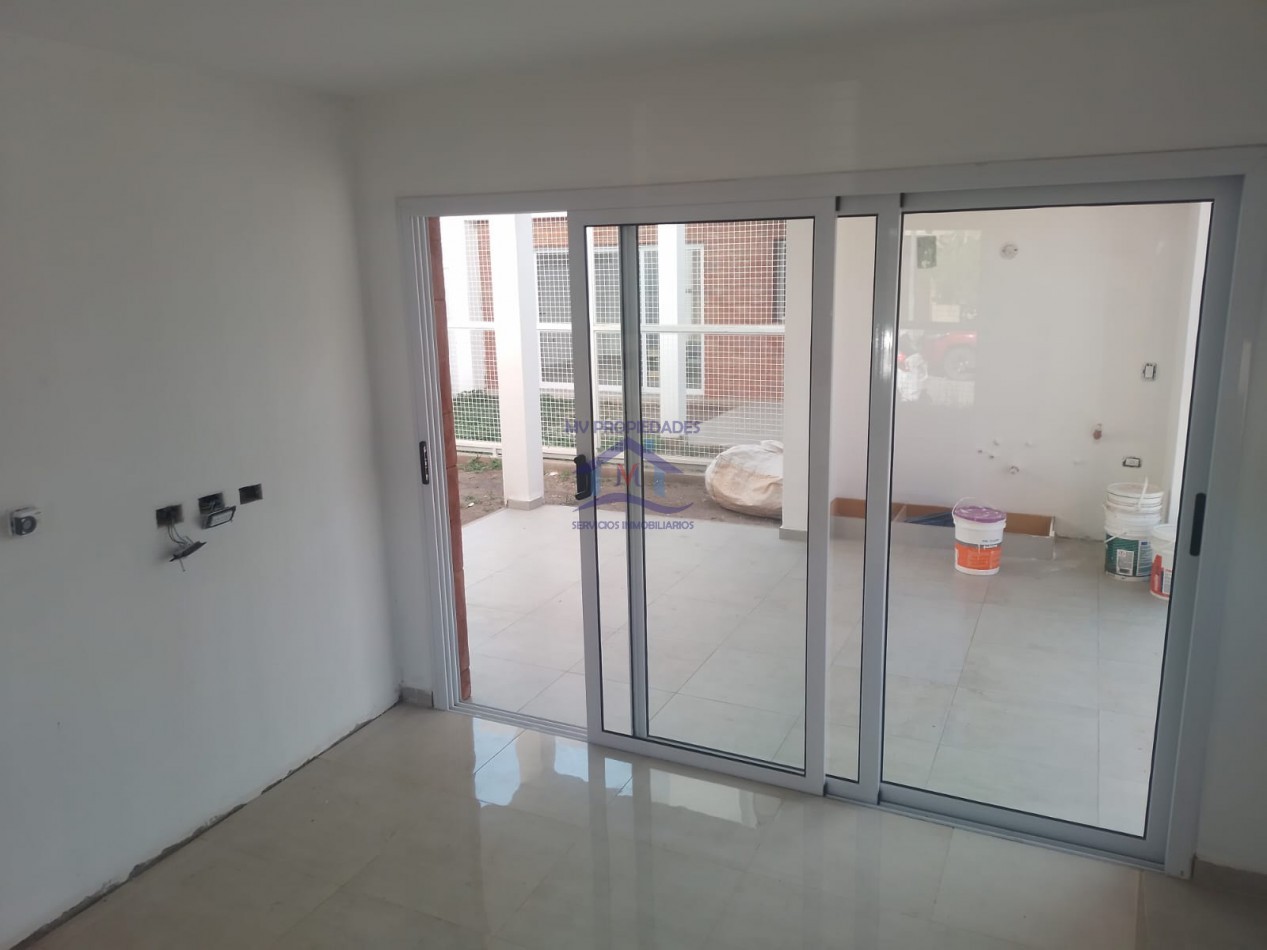 Duplex a estrenar en venta en Lomas de Manantiales 