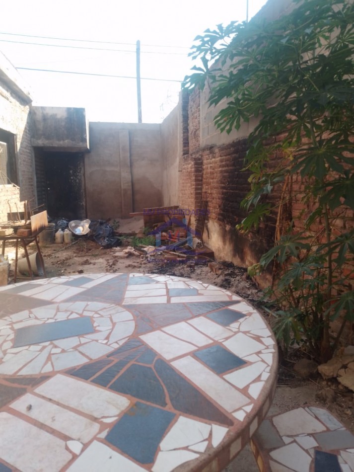 Casa grande en venta a refaccionar con escritura en Barrio Altamira 