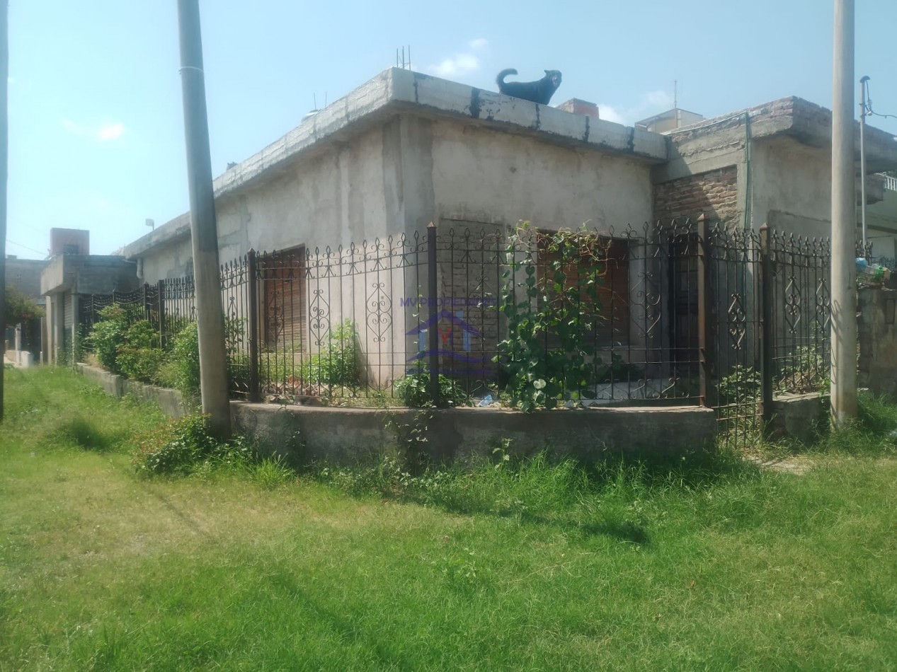 Casa grande en venta a refaccionar con escritura en Barrio Altamira 