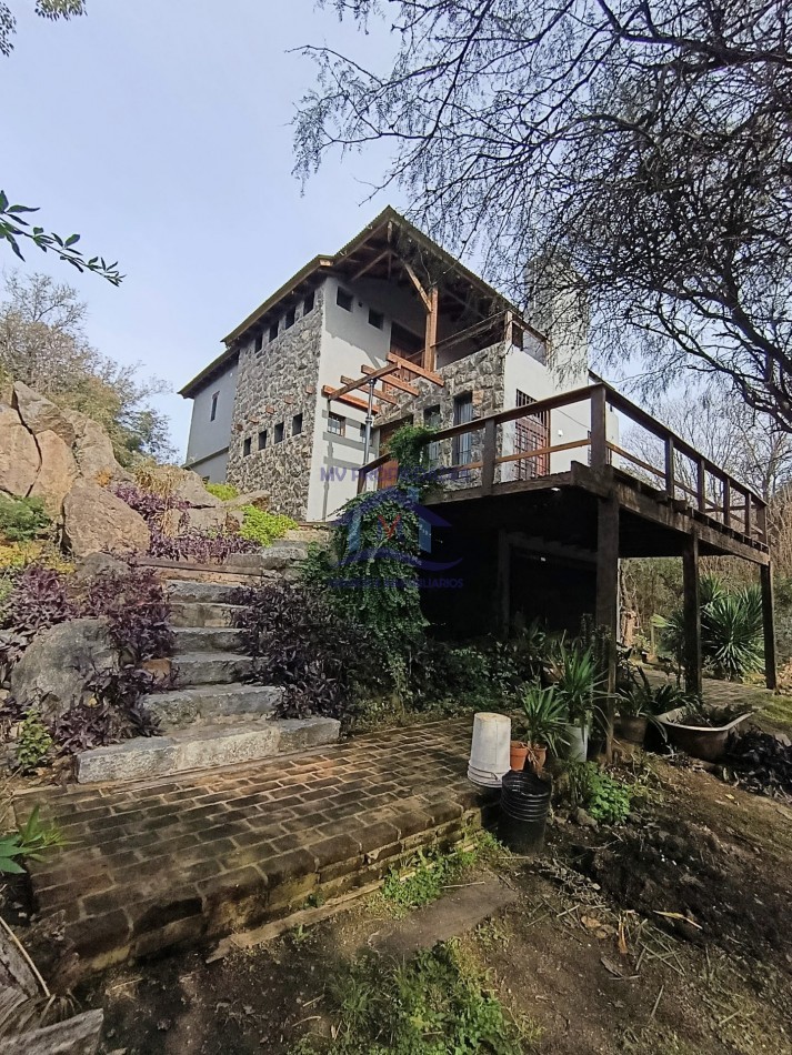 CASA grande en VENTA de 2/3 dormitorios en el Diquecito barrio de la calera Cordoba jardin y pileta 