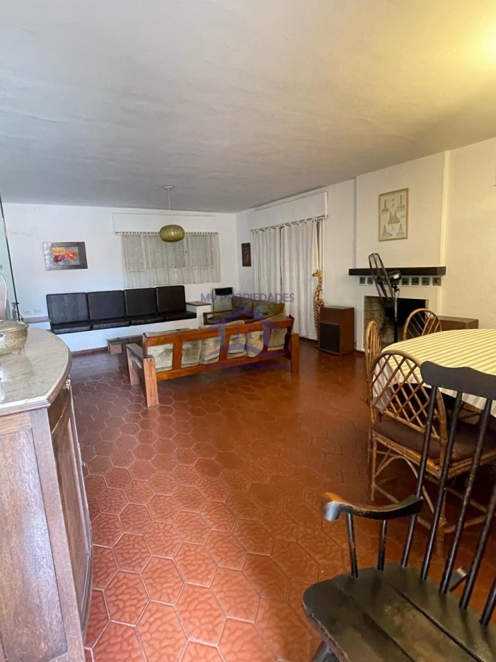 Casa mas Departamento en venta en Carlos Paz  4 dormitorios con piscina y jardin 