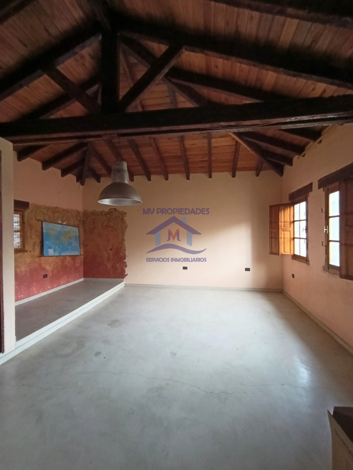 CASA grande en VENTA de 2/3 dormitorios en el Diquecito barrio de la calera Cordoba jardin y pileta 