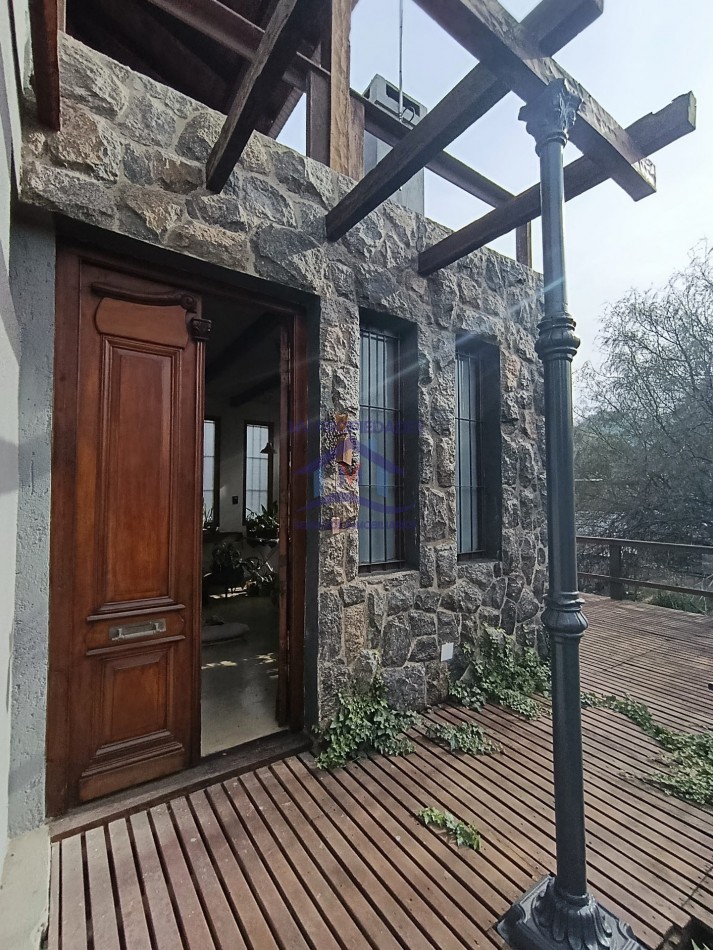 CASA grande en VENTA de 2/3 dormitorios en el Diquecito barrio de la calera Cordoba jardin y pileta 