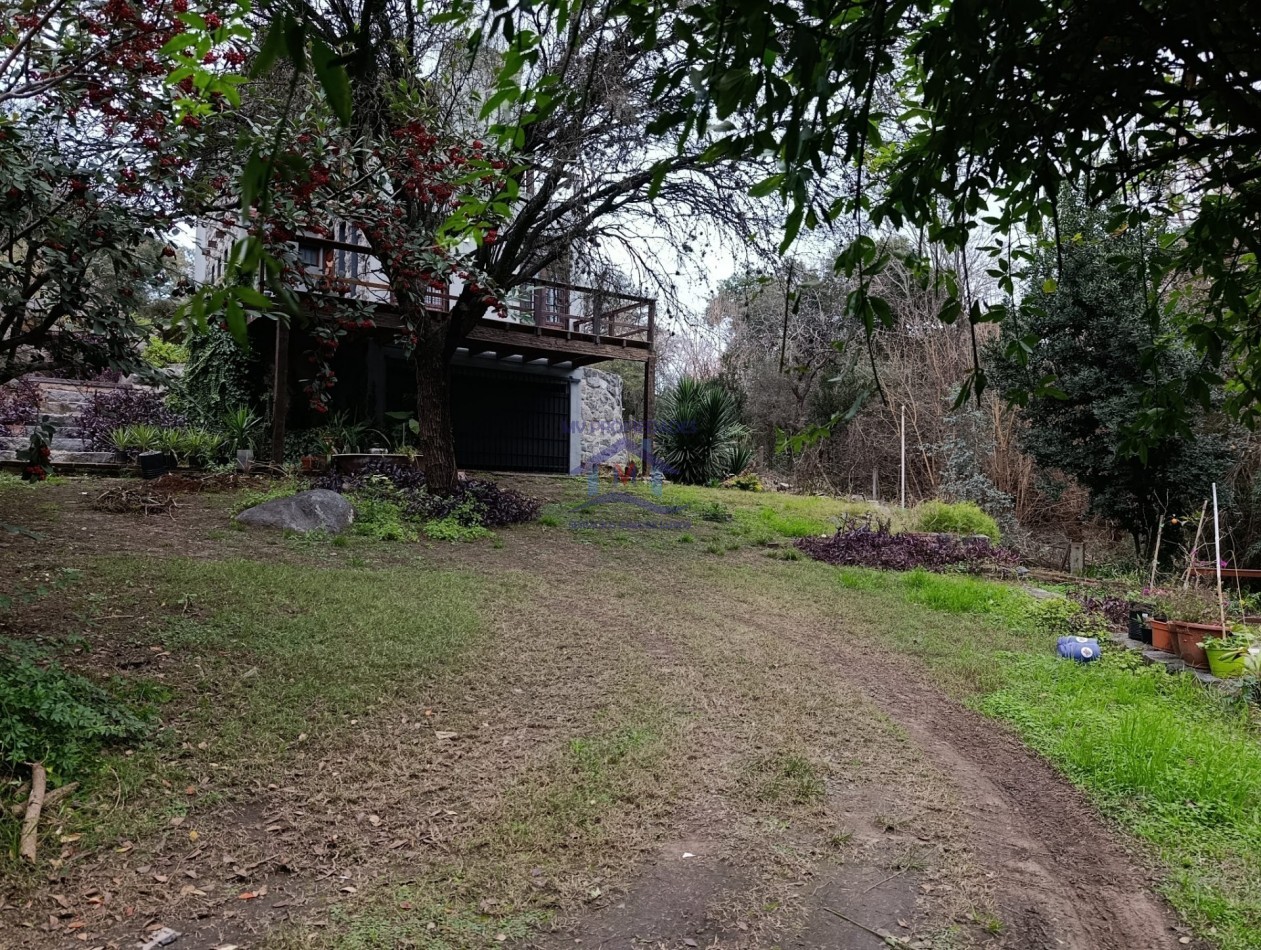 CASA grande en VENTA de 2/3 dormitorios en el Diquecito barrio de la calera Cordoba jardin y pileta 