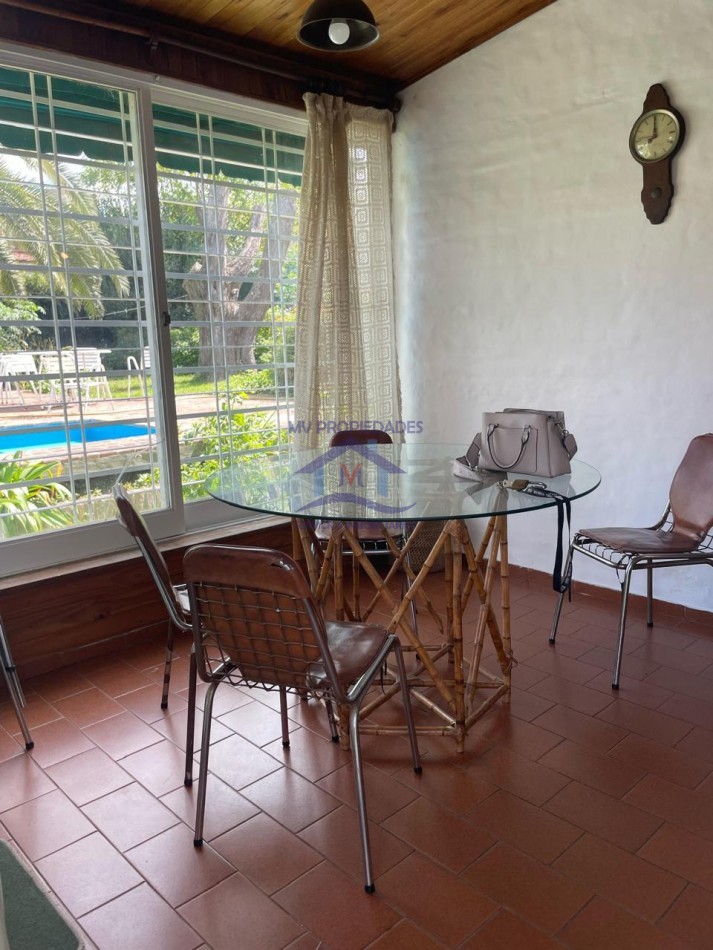 Casa mas Departamento en venta en Carlos Paz  4 dormitorios con piscina y jardin 