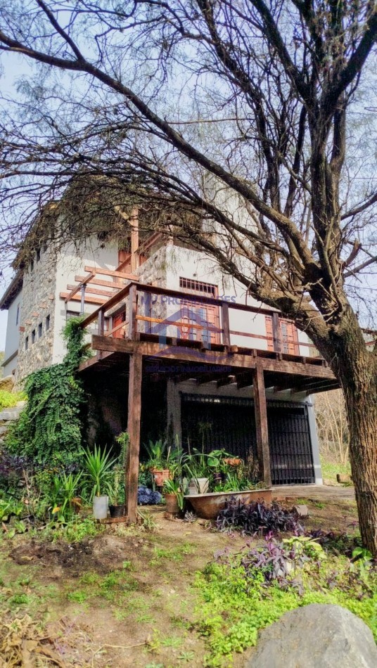 CASA grande en VENTA de 2/3 dormitorios en el Diquecito barrio de la calera Cordoba jardin y pileta 