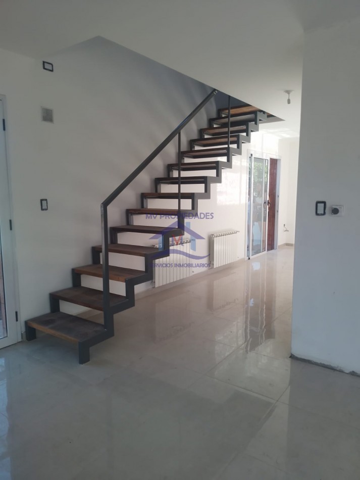 Duplex a estrenar en venta en Lomas de Manantiales 