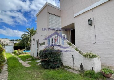 Casa mas Departamento en venta en Carlos Paz  4 dormitorios con piscina y jardin 